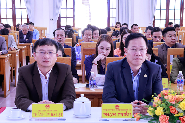 Lãnh đạo Thành uỷ Đà Lạt và Huyện uỷ Lac Dương tại hội nghị công bố đồ án quy hoạch được duyệt