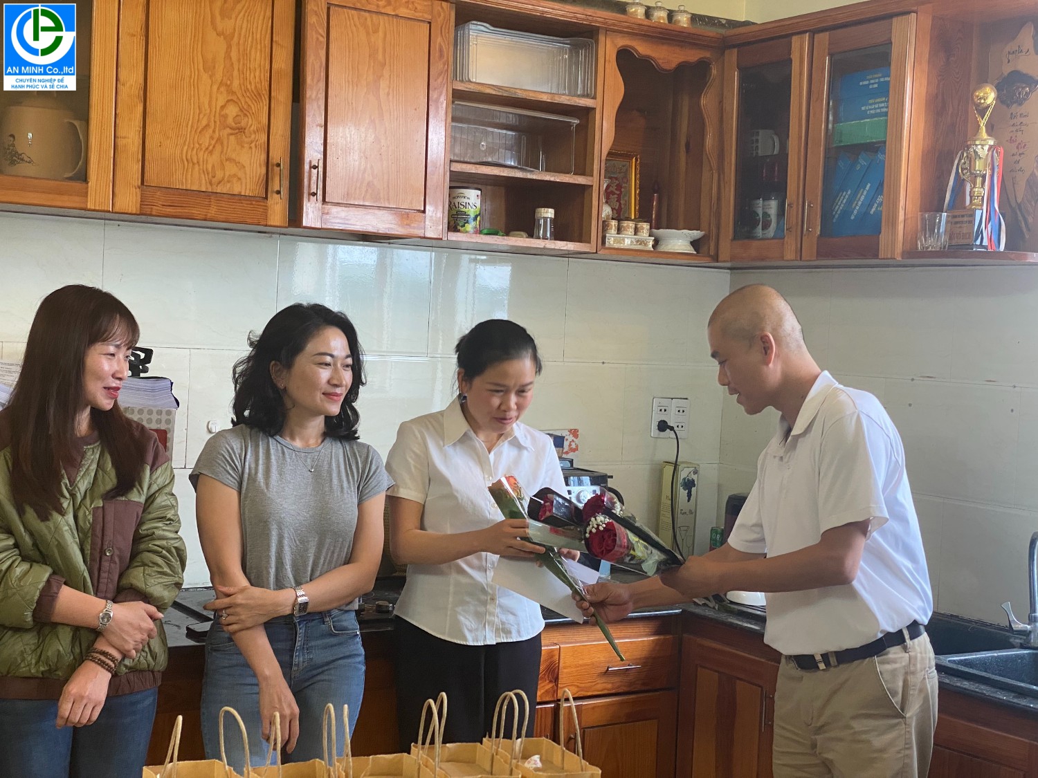 Mừng ngày quốc tế phụ nữ 8/3 Năm 2024