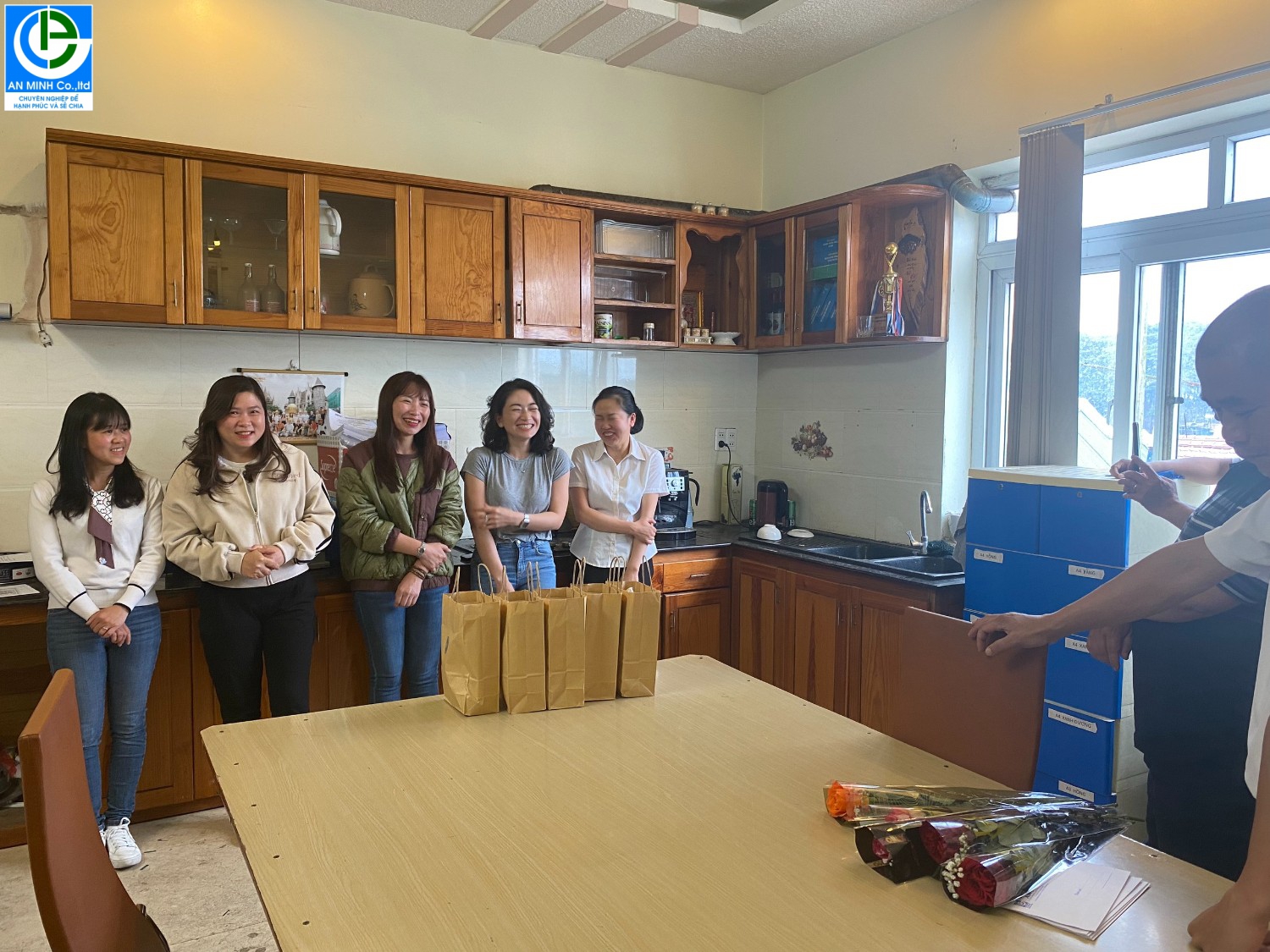 Mừng ngày quốc tế phụ nữ 8/3 Năm 2024
