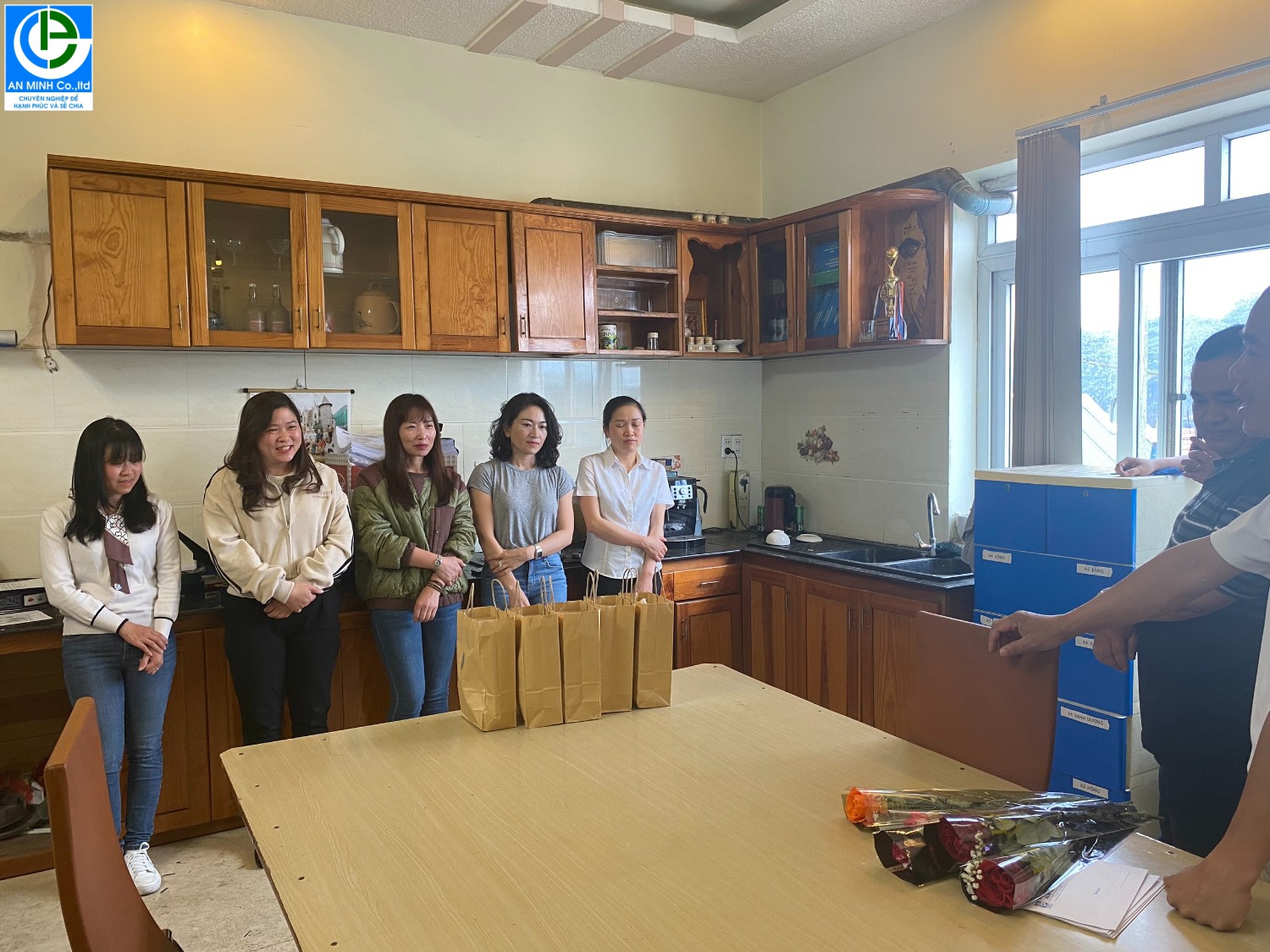 Mừng ngày quốc tế phụ nữ 8/3 Năm 2024